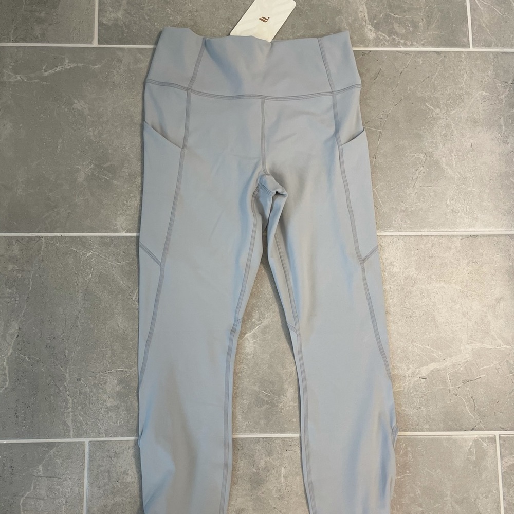 NWT Fabletics Breathe 2-Piece Outfit 💙 - Picture 11 of 15